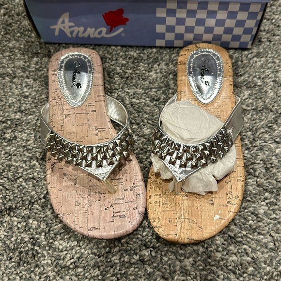 Anna silver sandal. Size 2 girls - Picture 1 of 3